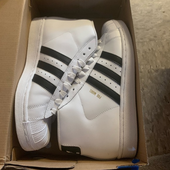 Sneakers - Picture 5 of 5